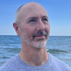 Photo of Ari Armstrong by the ocean